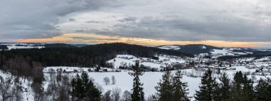 Peyzaj manzaralı Alpler, Bavyera, Almanya için Bavyera Ormanı'nın kar kaplı