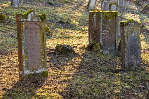 Gamla Judiska Kyrkogården Med Vittrade Gravstenar Tyskland — Stockfoto