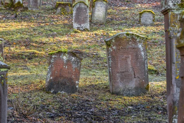 Antigo Cemitério Judaico Com Lápides Intemperizadas Alemanha — Fotografia de Stock