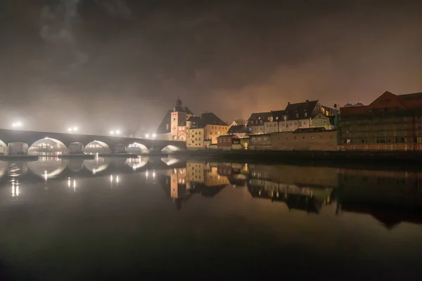 Röviddel Újévi Tűzijáték Után Regensburgban Kilátással Katedrálisra Kőhídra Szilveszter 2019 — Stock Fotó