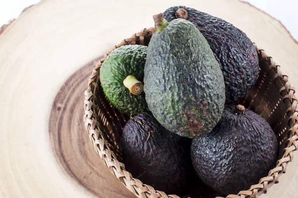 Avocat gros plan sur fond — Photo