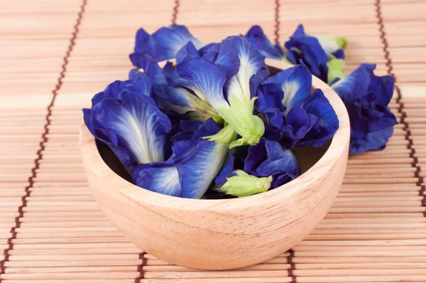 Mavi bezelye kelebek bezelye kapatın arka plan