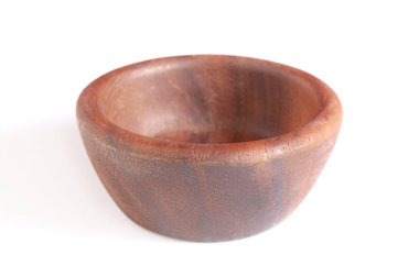 ahşap kase üzerinde beyaz izole