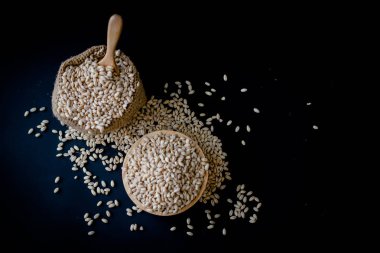 arpa buğday tohumu zemin üzerine inciler