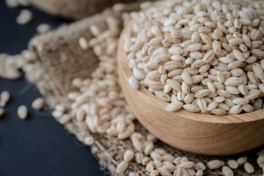 arpa buğday tohumu zemin üzerine inciler