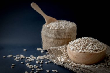 arpa buğday tohumu zemin üzerine inciler