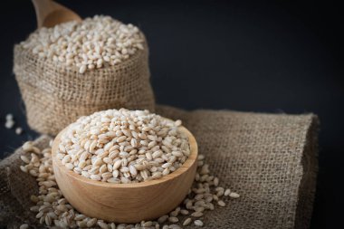 arpa buğday tohumu zemin üzerine inciler