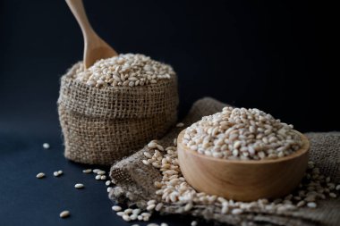 arpa buğday tohumu zemin üzerine inciler