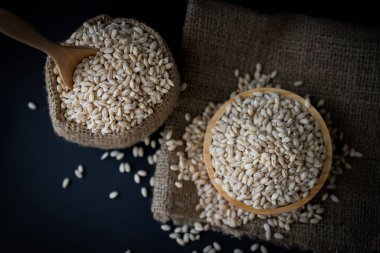 arpa buğday tohumu zemin üzerine inciler