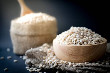 arpa buğday tohumu zemin üzerine inciler