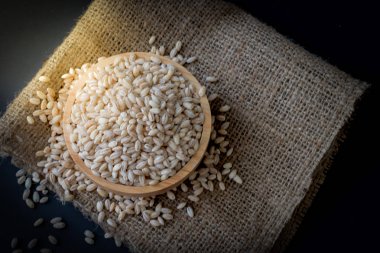 arpa buğday tohumu zemin üzerine inciler