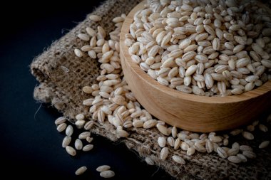 arpa buğday tohumu zemin üzerine inciler