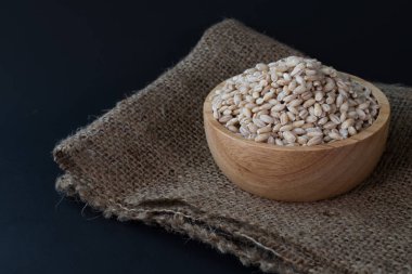 arpa buğday tohumu zemin üzerine inciler