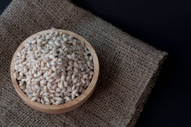 arpa buğday tohumu zemin üzerine inciler