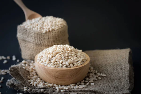 arpa buğday tohumu zemin üzerine inciler