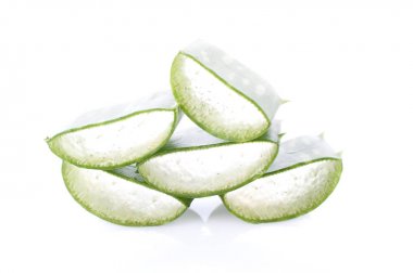 Aloe Vera beyaz arka grupta izole edilmiş.