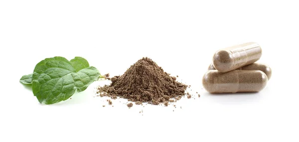 nane yaprakları ve beyaz arka plan üzerinde izole ilaç
