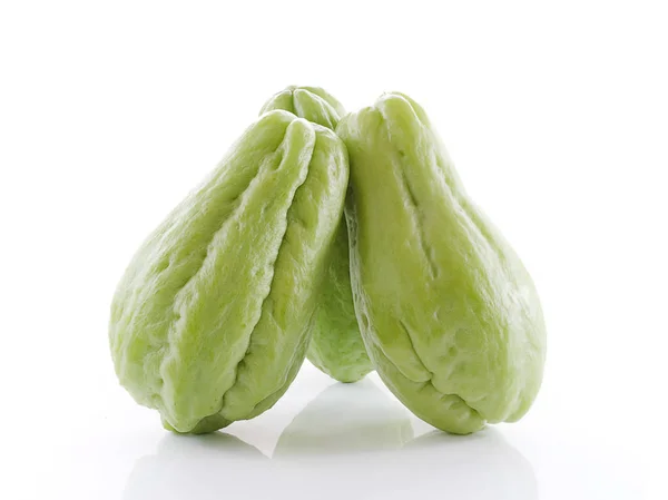 Chayote aislado sobre fondo blanco — Foto de Stock