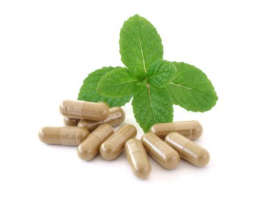 arka plan üzerinde yakın nane yaprakları