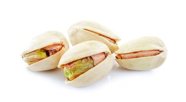 Antep fıstığı yakın çekim üzerinde beyaz adam izole