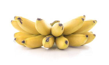 Beyaz arka planda izole edilmiş muzlar