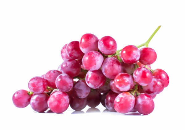 Uvas vermelhas isoladas sobre fundo branco — Fotografia de Stock