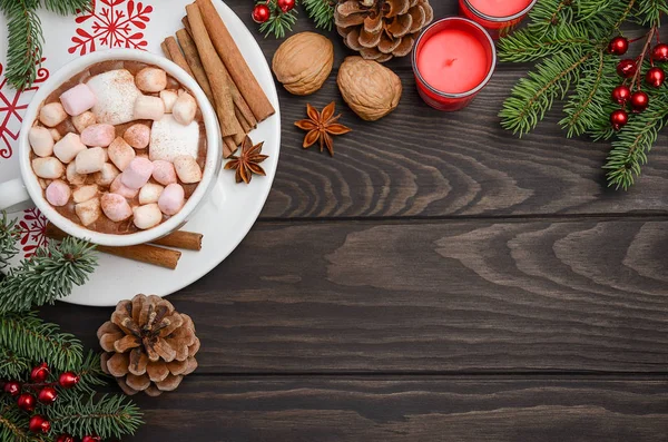 Рождественский фон с горячим шоколадом — стоковое фото