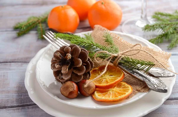 Table setting with Christmas decorations. — Stock Photo, Image