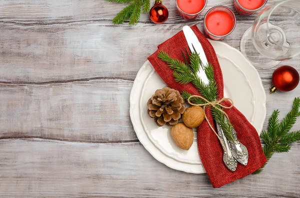 Christmas table place setting with xmas decorations — Stock Photo, Image