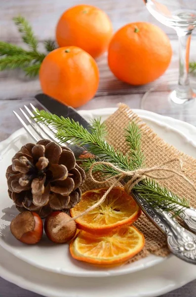 Christmas table place setting with xmas decorations. — Stock Photo, Image