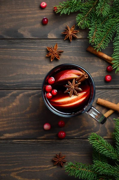 Christmas Mulled Wine with Apple and Cranberries. Holiday Concept Decorated with Fir Branches, Cranberries and Spices. — Stock Photo, Image