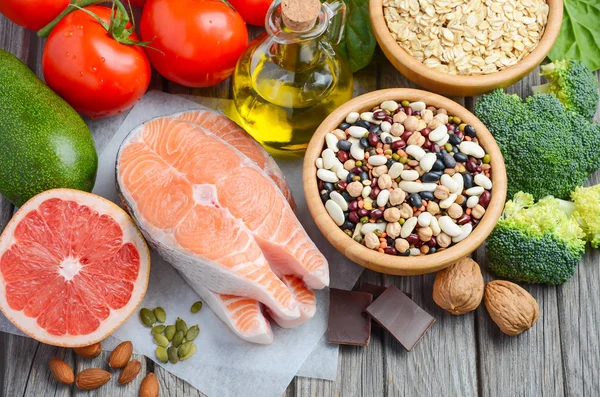 Selección Alimentos Que Bueno Para Corazón Fondo Madera Rústica Enfoque — Foto de Stock