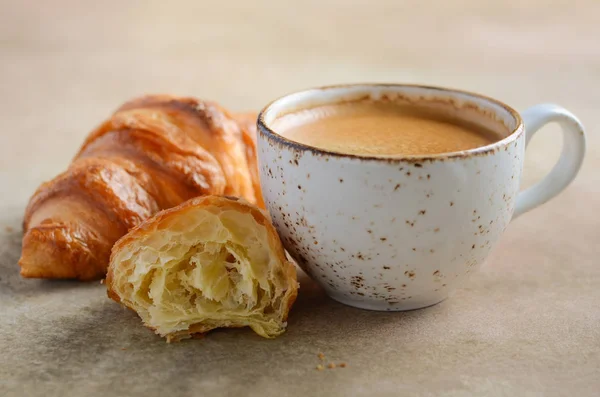 Cup Fresh Coffee Croissant Concrete Background Selective Focus — Stock Photo, Image
