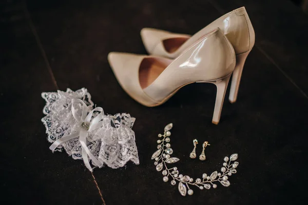 Элегантные Туфли Высоком Каблуке Украшениями Невесты — стоковое фото