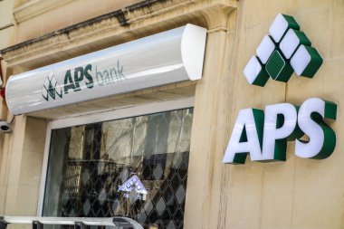 Valletta, Malta - 18 Ekim 2019: Aps Bank şubesi. Aps Bankası (Unione Cattolica San Giuseppe 'nin ardılı olan Prayer Savings Bank), Malta' lı özel bankacılık şirketidir.