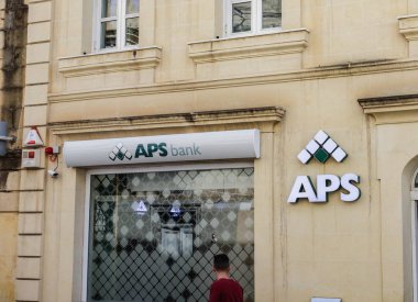 Valletta, Malta - 18 Ekim 2019: Aps Bank şubesi. Aps Bankası (Unione Cattolica San Giuseppe 'nin ardılı olan Prayer Savings Bank), Malta' lı özel bankacılık şirketidir.