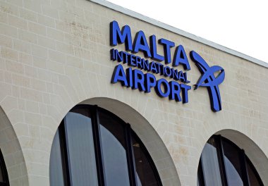 Valletta, Malta - 24 Ekim 2019: Malta Uluslararası Havaalanı 'nın imzası