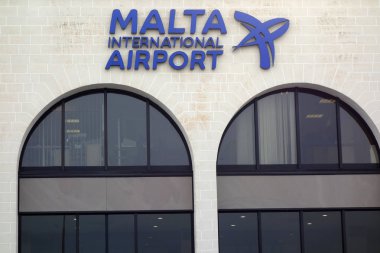 Valletta, Malta - 24 Ekim 2019: Malta Uluslararası Havaalanı 'nın imzası