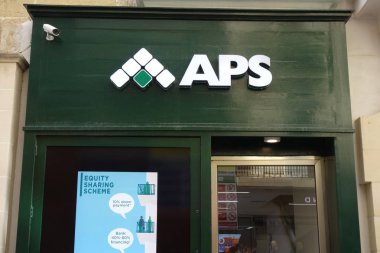 Valletta, Malta - 24 Ekim 2019: Aps Bank şubesi. Aps Bankası (Unione Cattolica San Giuseppe 'nin ardılı olan Prayer Savings Bank), Malta' lı özel bankacılık şirketidir.