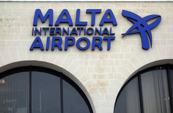 Valletta, Malta - 24 Ekim 2019: Malta Uluslararası Havaalanı 'nın imzası