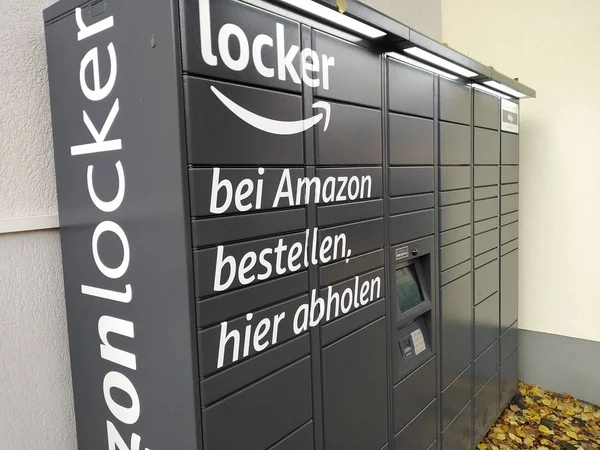 Berlin Németország November 2019 Amazon Locker Helyét Amazon Locker Biztosítja — Stock Fotó