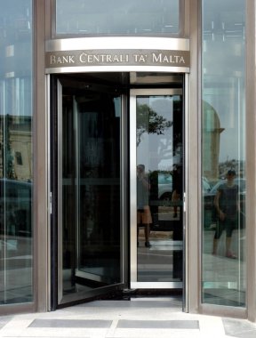 Valletta, Malta - 24 Ekim 2019: Malta Merkez Bankası (Malta Merkez Bankası entrali ta 'Malta), Avrupa Merkez Bankaları Sistemi' nin bir parçası olan Malta Cumhuriyeti merkez bankası.