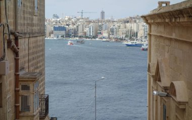Valletta, Malta - 24 Ekim 2019: Valletta Büyük Limanı 'nın panoramik manzarası