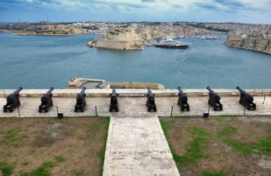 Selamlama Bataryası, Valletta, Malta 'da bir topçu bataryası, Büyük Liman' a tepeden bakan Aziz John Tarikatı tarafından inşa edildi.