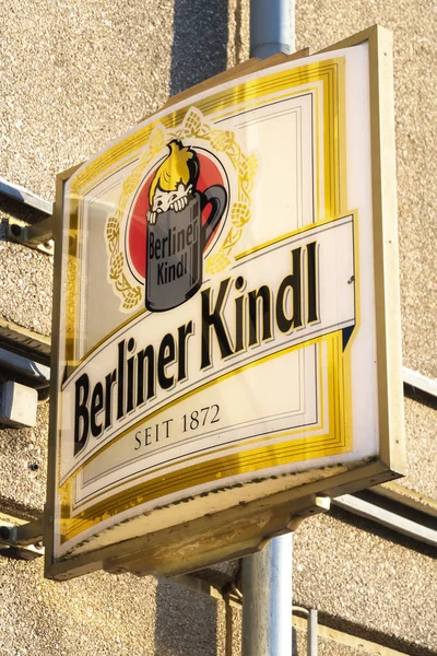 Berlín Alemania Abril 2019 Señalización Berliner Kindl Fuera Restaurante Berliner — Foto de Stock
