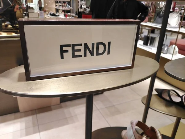 Berlin Németország 2019 December Fendi Jelképe Olasz Luxus Divatház Prémek — Stock Fotó