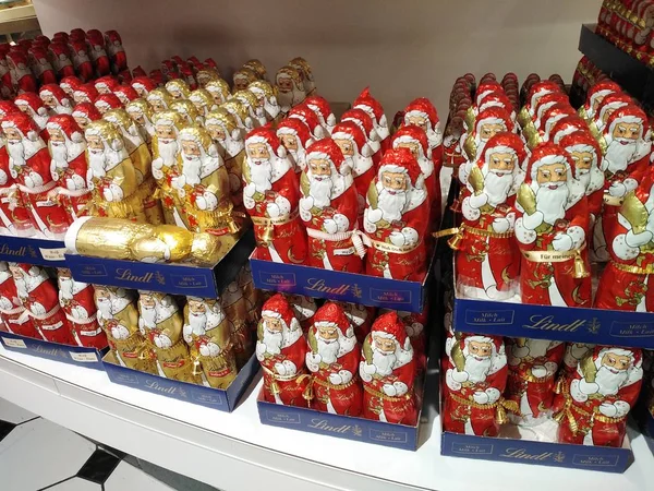 Berlín Německo Prosince 2019 Lindt Chocolate Santa Claus Figurky Lindt — Stock fotografie