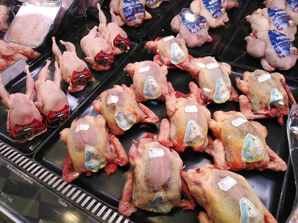 Berlin Allemagne Décembre 2019 Poulets Crus Dinde Vendre Comptoir Boucherie — Photo