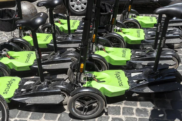 Roma Italia Julio 2019 Scooters Eléctricos Scuddy Innovadoras Tres Ruedas —  Fotos de Stock