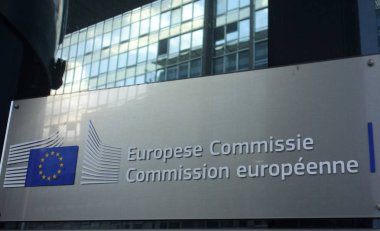 Avrupa Komisyonu 'nun Berlaymont binasının girişindeki imzası, Avrupa Komisyonu karargahı
